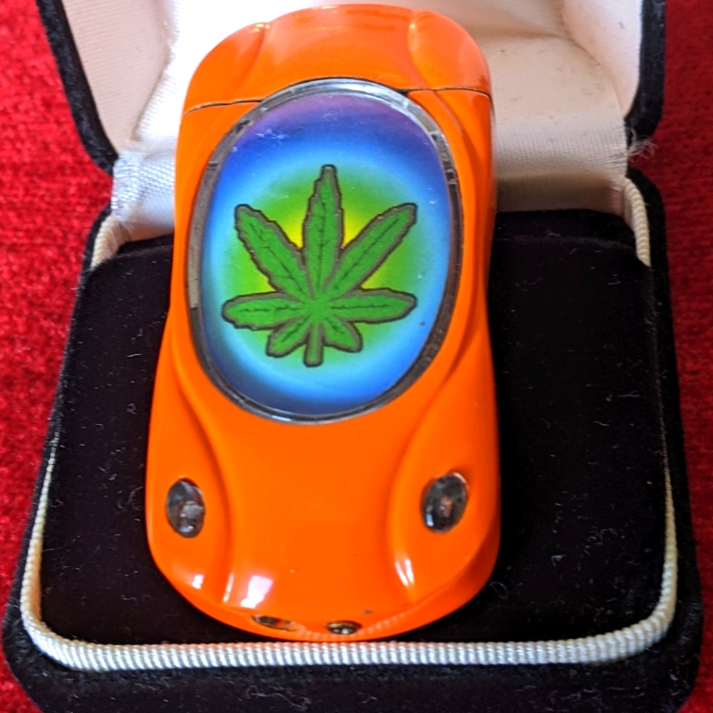 CAR SHAPED MARIJUANA LEAF CIGARETTES LIGHTER